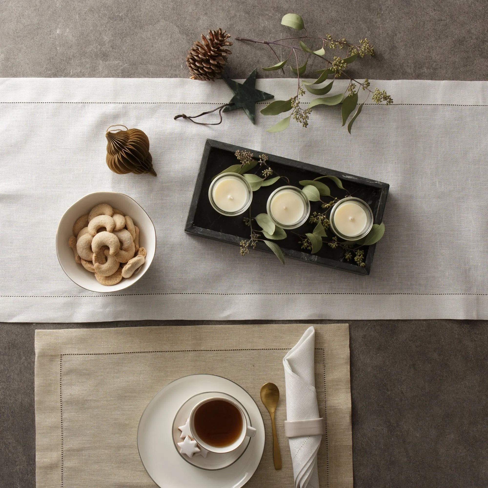 Cavaillon Lurex Table Runner [Silver/White]