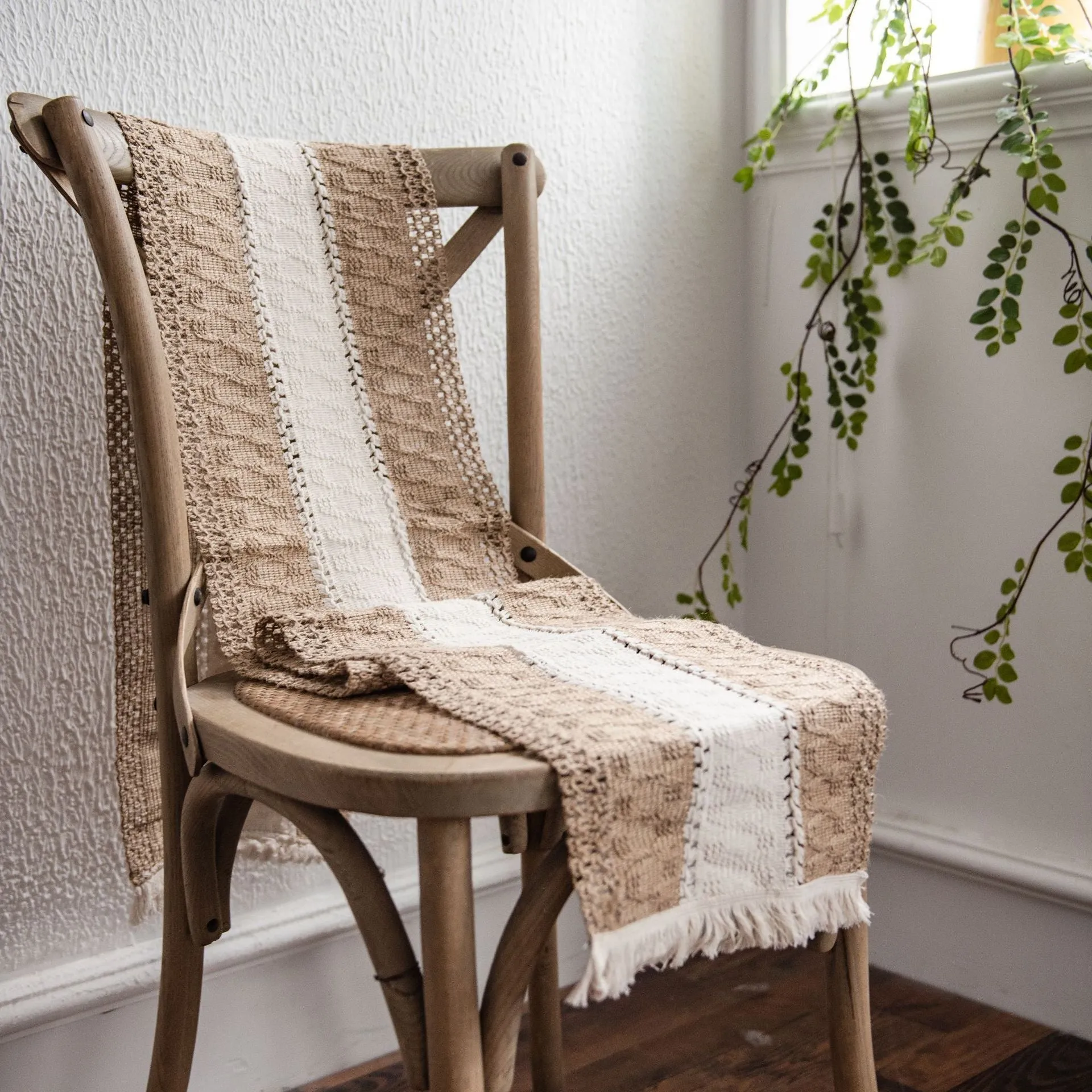 Cotton and Linen Stitching Table Runner Two-Color Woven Tassel Natural Material American Country Holiday Tablecloth