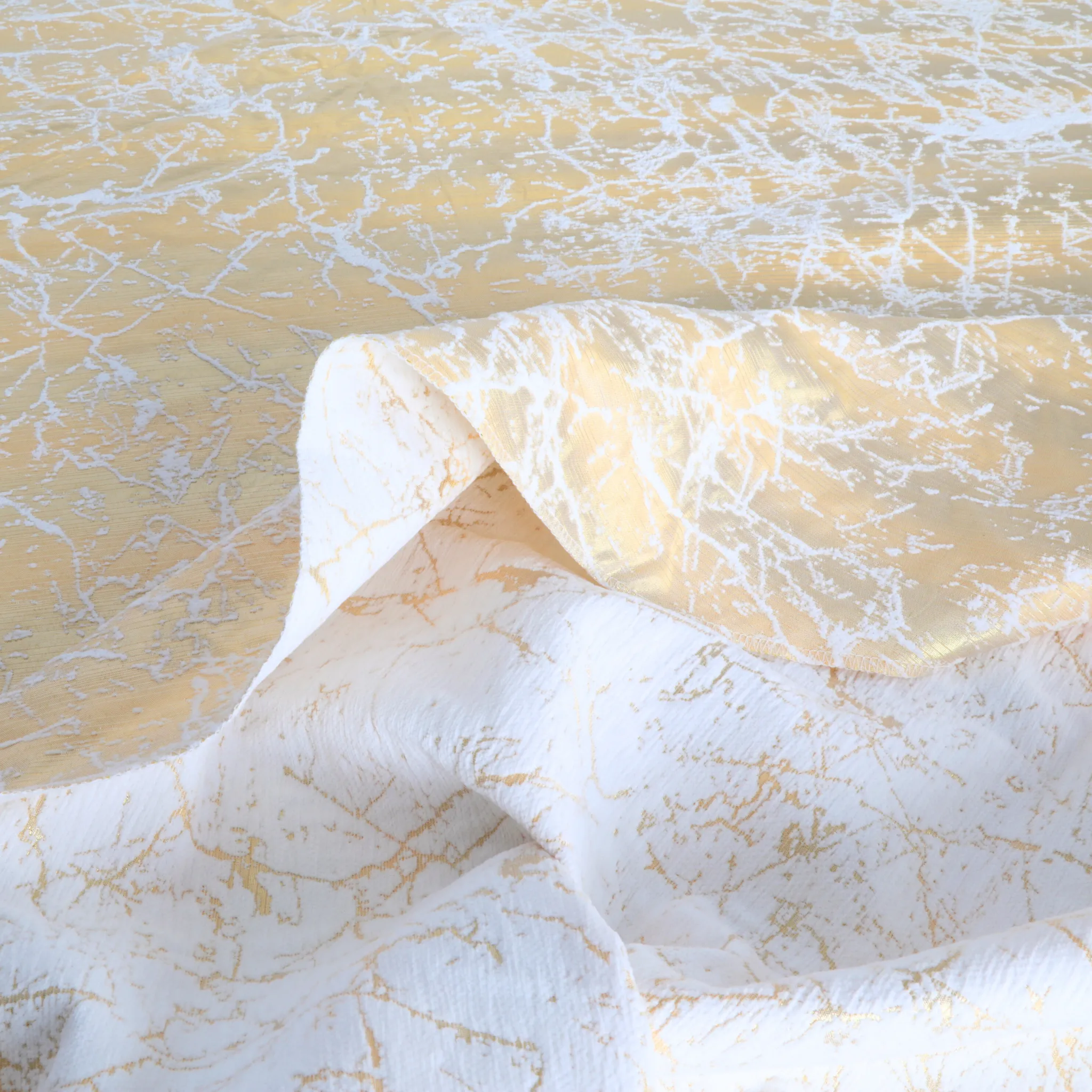Marble Reversible Jacquard Tablecloth 120" Round  - Gold