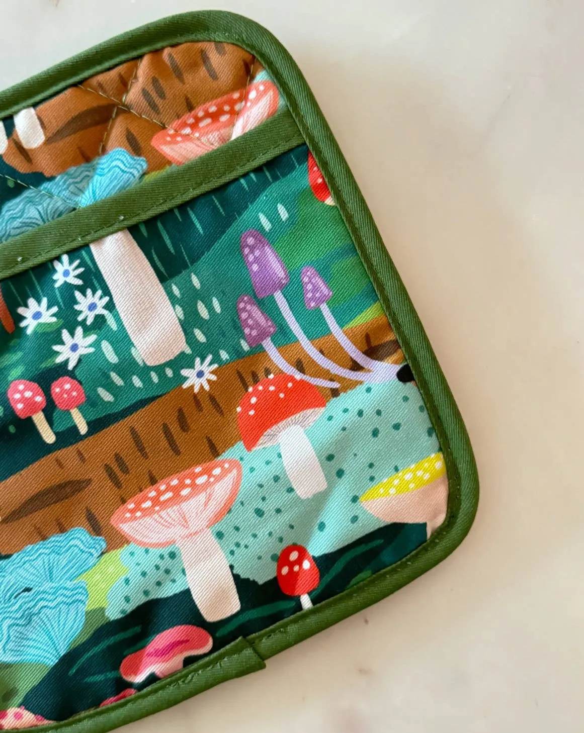 Oven Mitt   Pot Holder Set in Mushroom Heaven